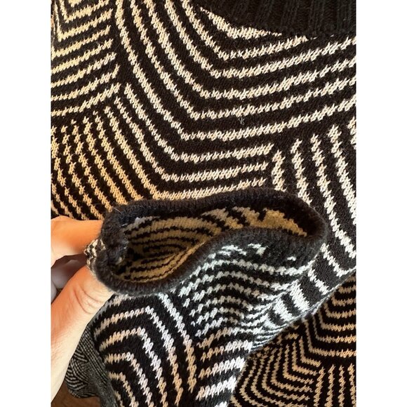 BCBGeneration Black/White Elegant Sweater Sz Small Scallop Winter Date Night - Picture 3 of 8
